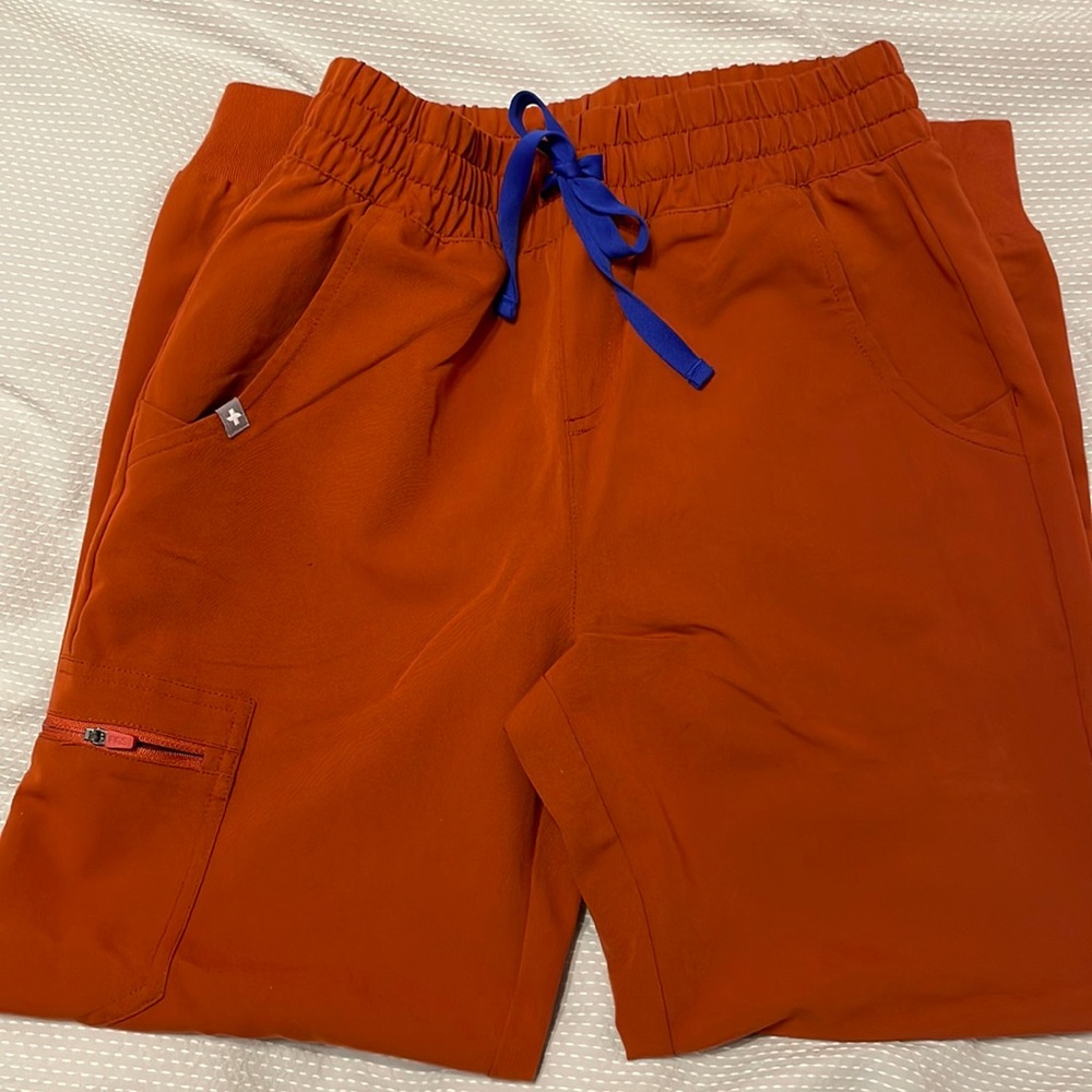 Burnt orange Zamora high waisted Zamora joggers. Size x-small petite